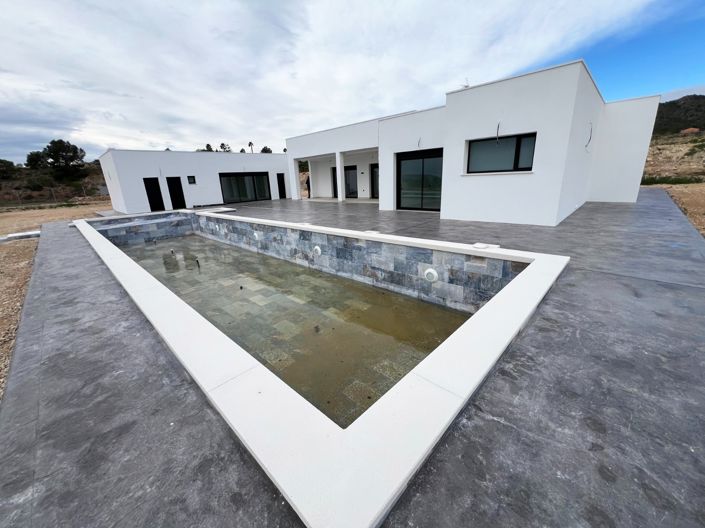 Image No.3-3 Bed Villa for sale
