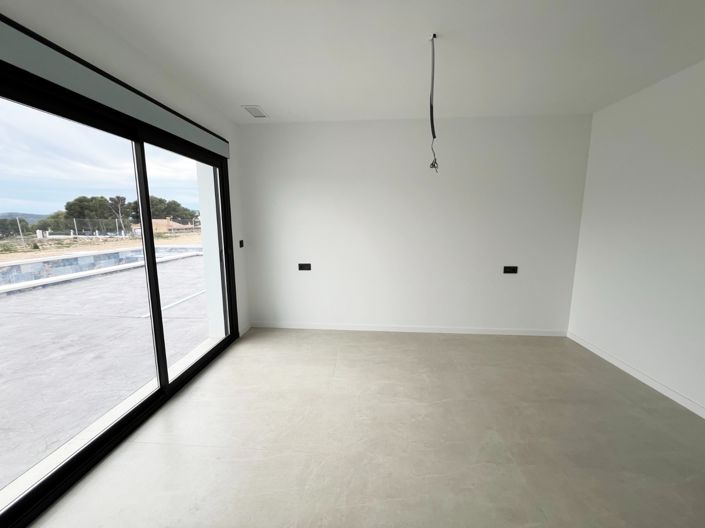 Image No.6-3 Bed Villa for sale