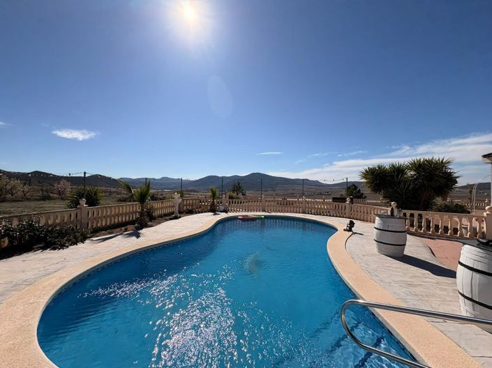 Image No.3-4 Bed Villa for sale