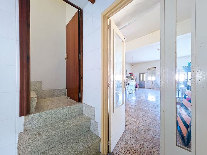 Image No.14-8 Bed Townhouse for sale