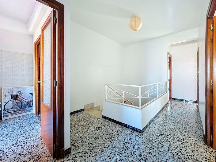 Image No.15-8 Bed Townhouse for sale