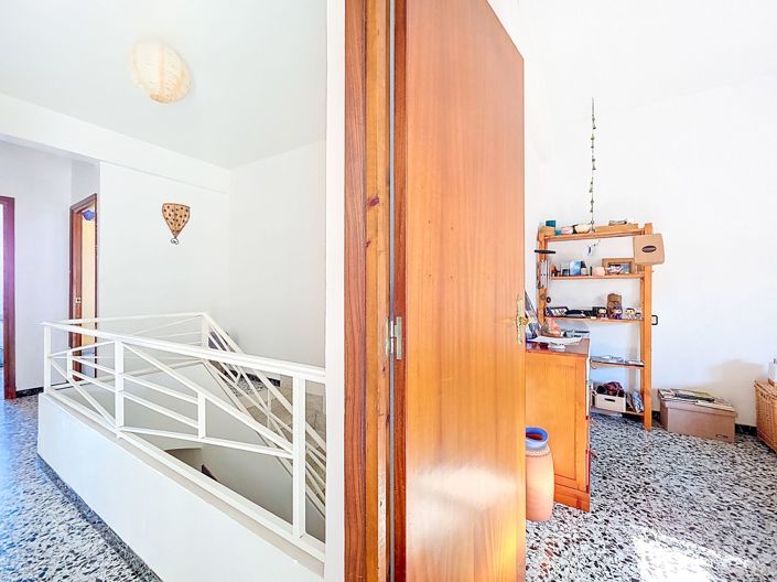 Image No.16-8 Bed Townhouse for sale