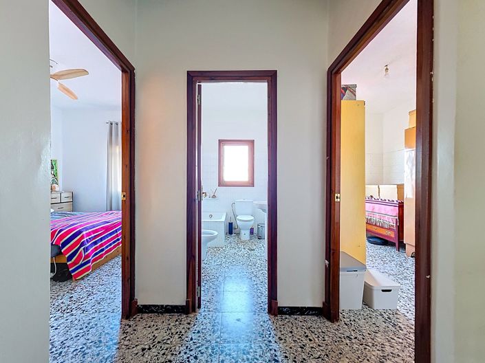 Image No.20-8 Bed Townhouse for sale