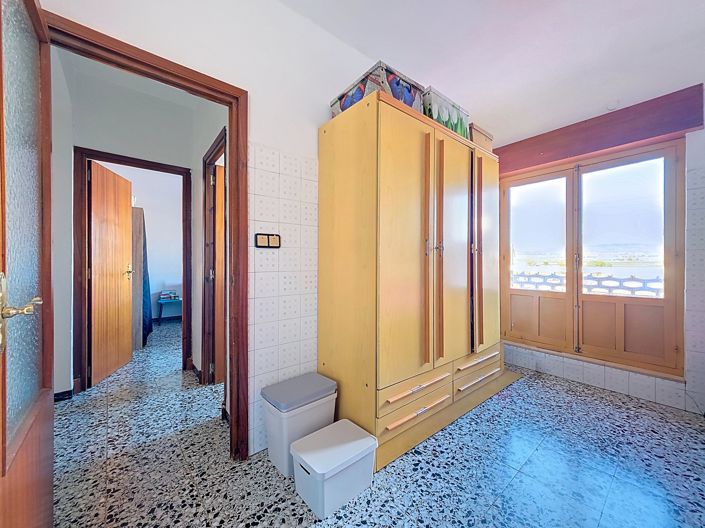 Image No.31-8 Bed Townhouse for sale