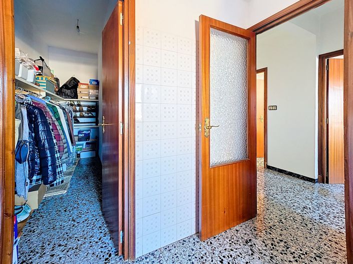 Image No.33-8 Bed Townhouse for sale