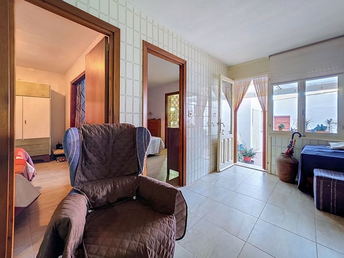 Image No.39-8 Bed Townhouse for sale