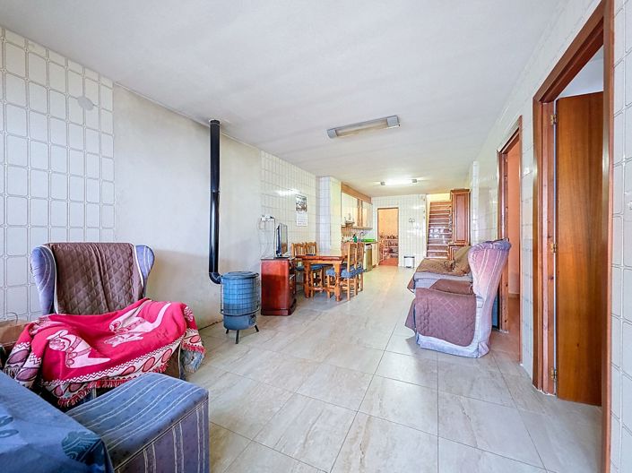 Image No.40-8 Bed Townhouse for sale