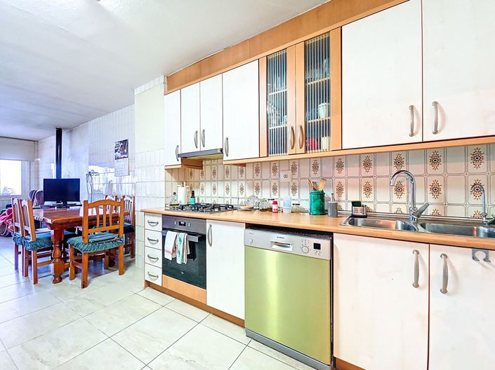 Image No.42-8 Bed Townhouse for sale