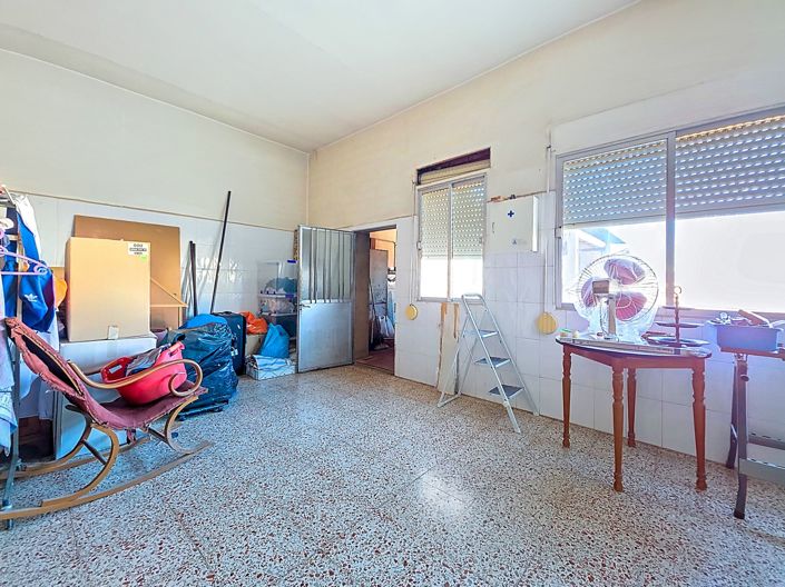 Image No.9-8 Bed Townhouse for sale