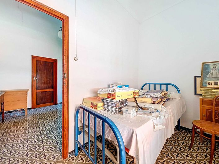 Image No.24-5 Bed Townhouse for sale