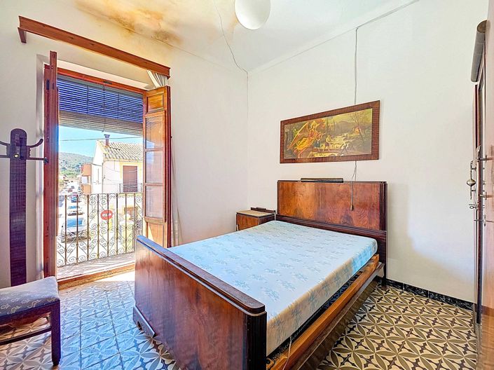 Image No.25-5 Bed Townhouse for sale