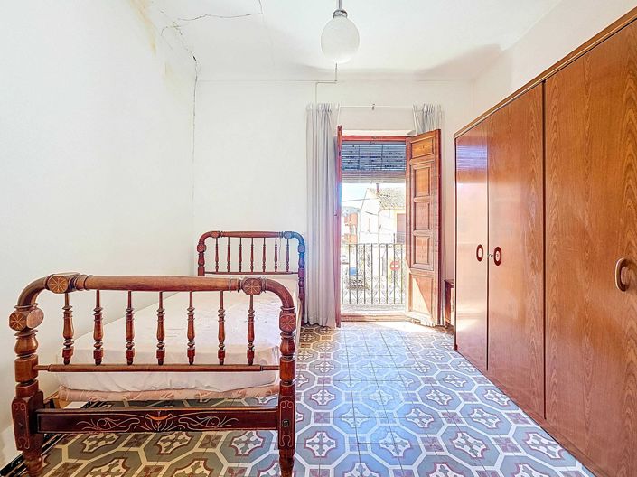 Image No.27-5 Bed Townhouse for sale