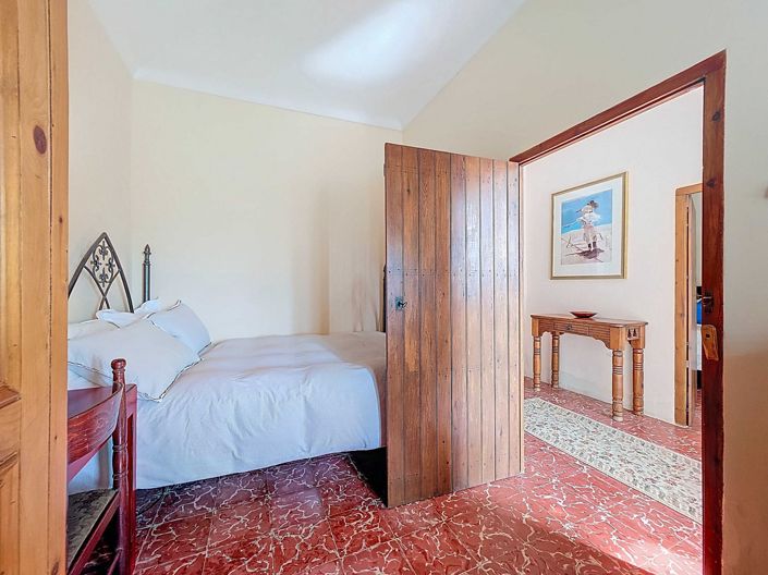 Image No.42-5 Bed Country House for sale