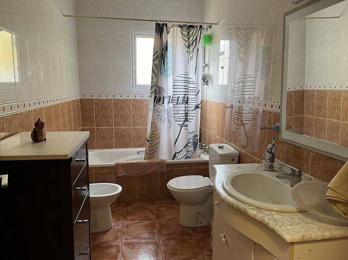 Image No.12-3 Bed Townhouse for sale