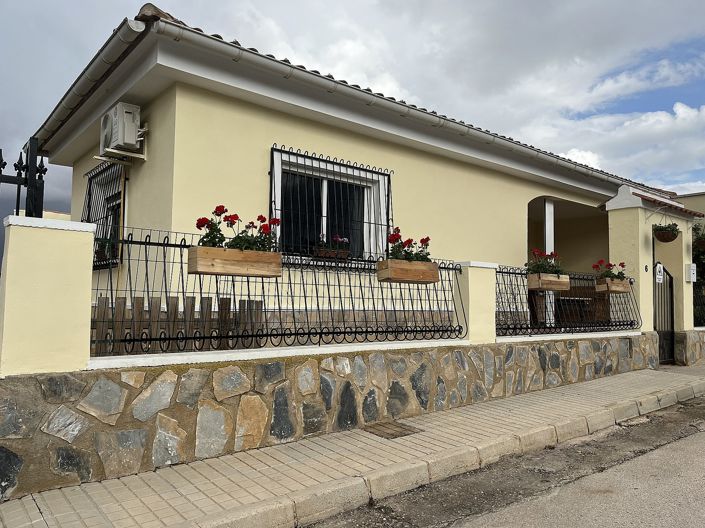 Image No.2-3 Bed Townhouse for sale