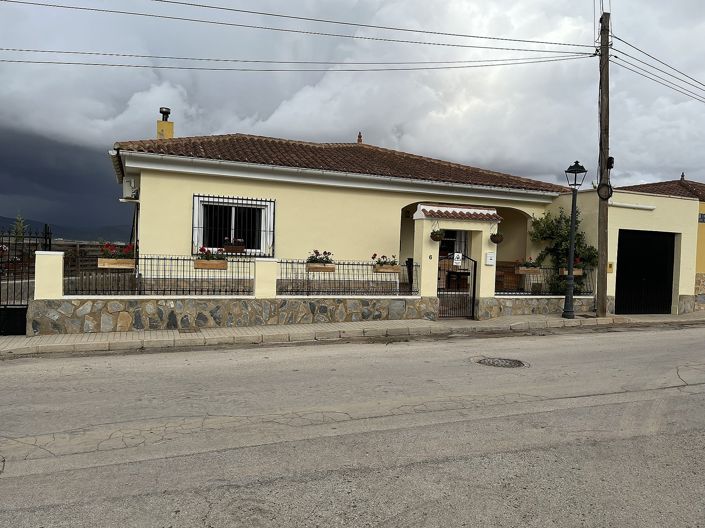 Image No.27-3 Bed Townhouse for sale