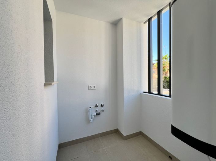 Image No.22-3 Bed Townhouse for sale