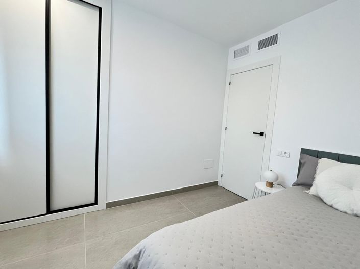 Image No.27-3 Bed Townhouse for sale