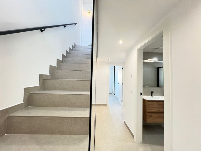 Image No.31-3 Bed Townhouse for sale