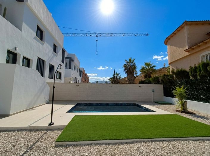 Image No.8-3 Bed Townhouse for sale