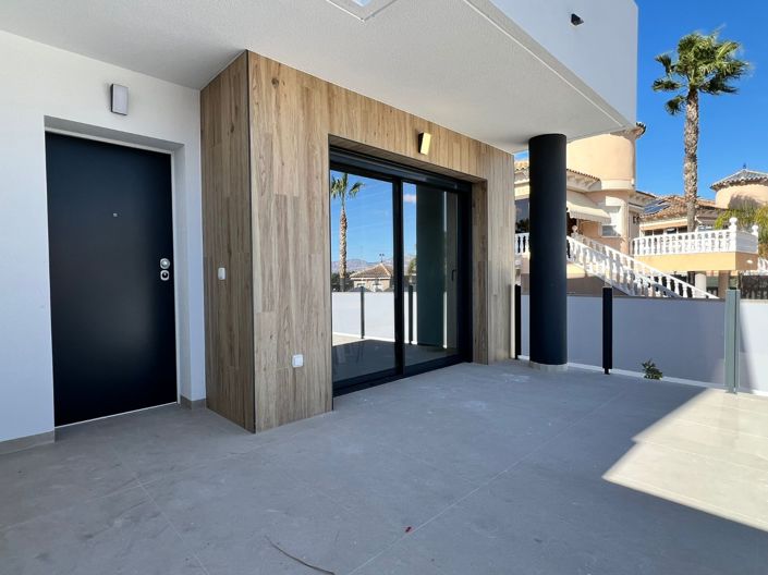 Image No.10-3 Bed Townhouse for sale