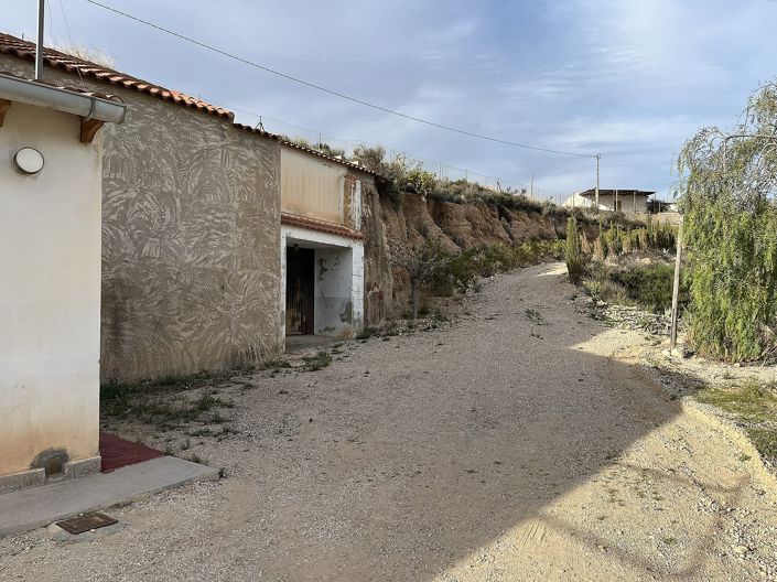 Image No.13-4 Bed House for sale