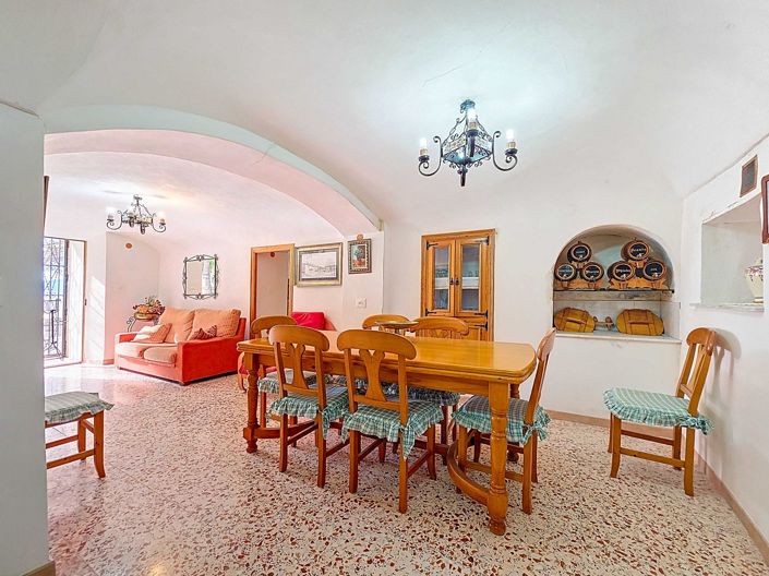 Image No.11-4 Bed House for sale