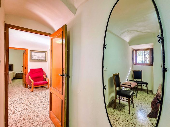 Image No.30-4 Bed House for sale