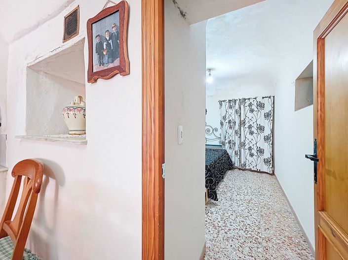 Image No.31-4 Bed House for sale