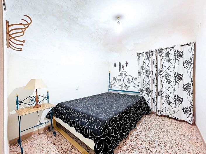 Image No.32-4 Bed House for sale