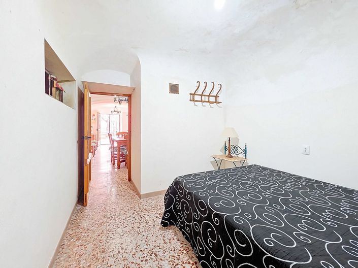 Image No.33-4 Bed House for sale