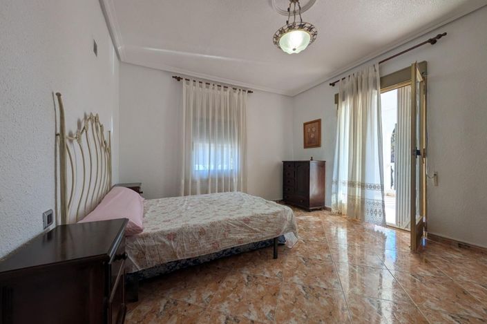 Image No.34-5 Bed Villa for sale