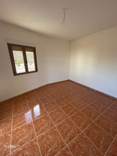 Image No.20-4 Bed Townhouse for sale