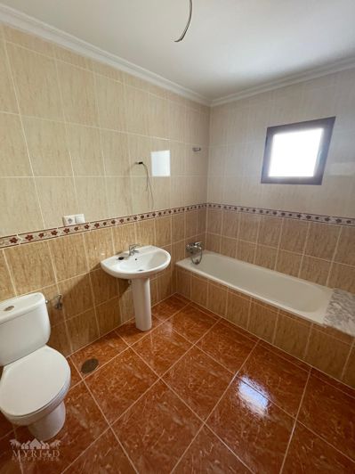 Image No.23-4 Bed Townhouse for sale