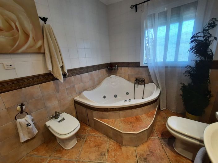 Image No.13-6 Bed Villa for sale