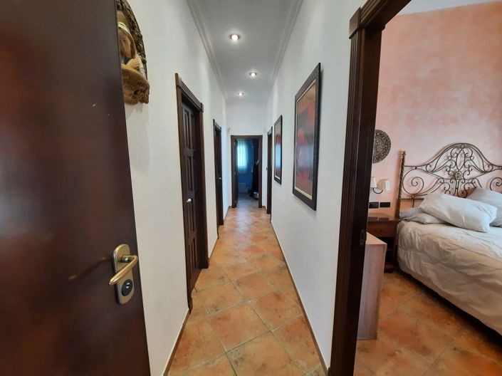 Image No.15-6 Bed Villa for sale