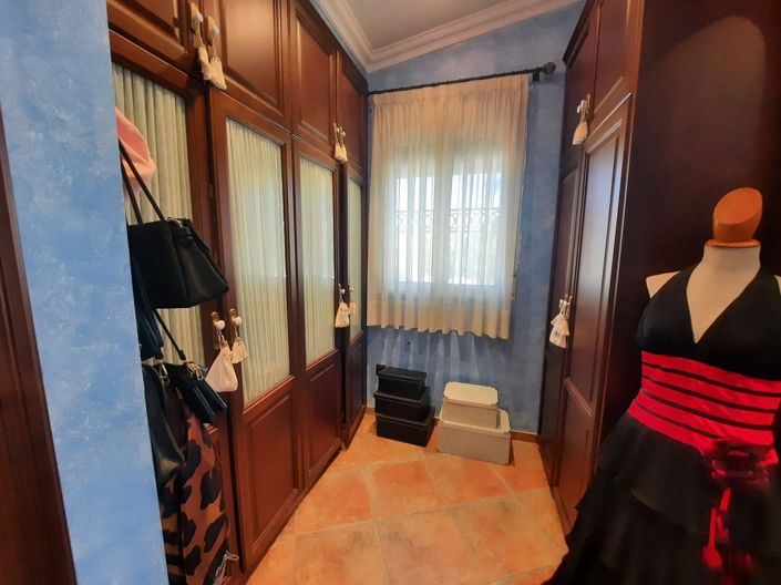 Image No.27-6 Bed Villa for sale