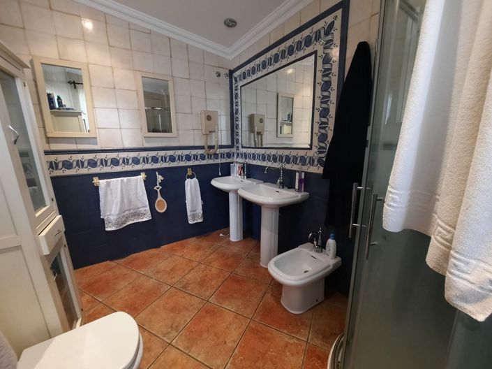 Image No.29-6 Bed Villa for sale