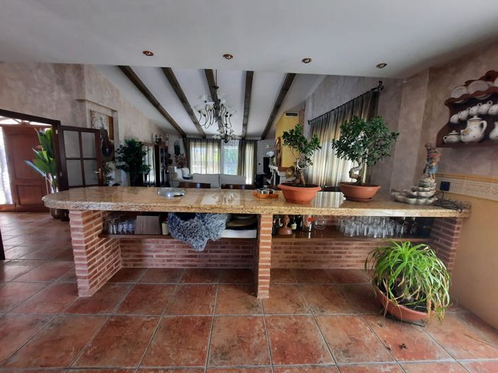 Image No.7-6 Bed Villa for sale