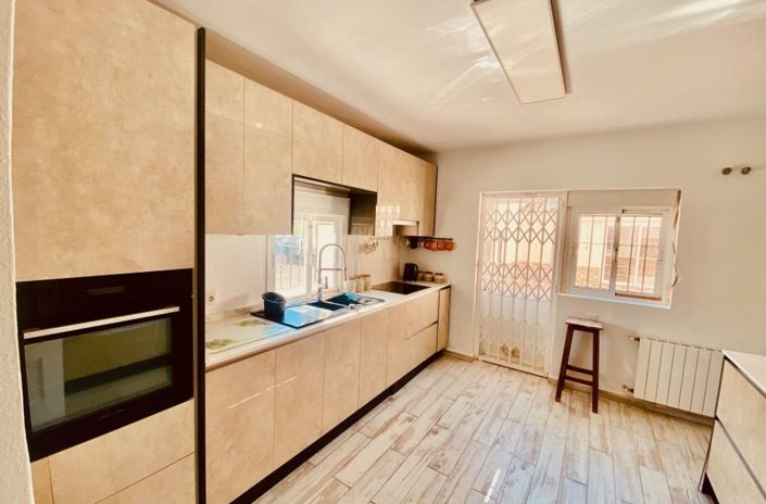 Image No.40-5 Bed Country House for sale