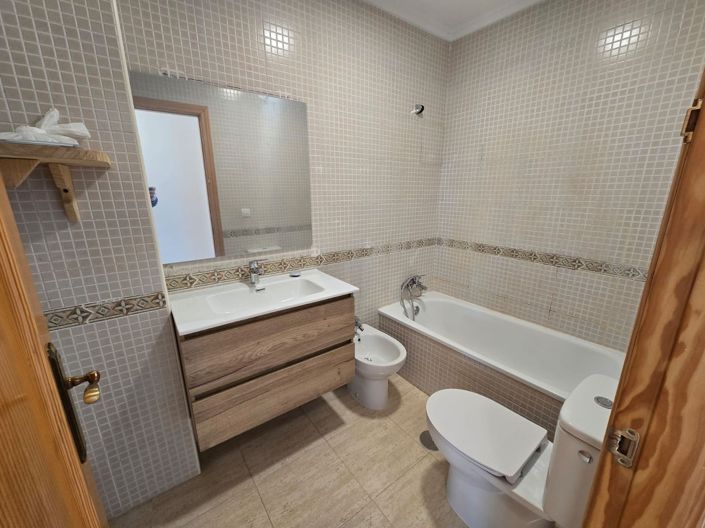 Image No.14-4 Bed Townhouse for sale