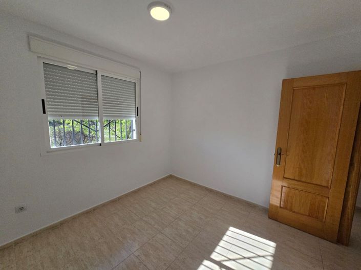 Image No.16-4 Bed Townhouse for sale