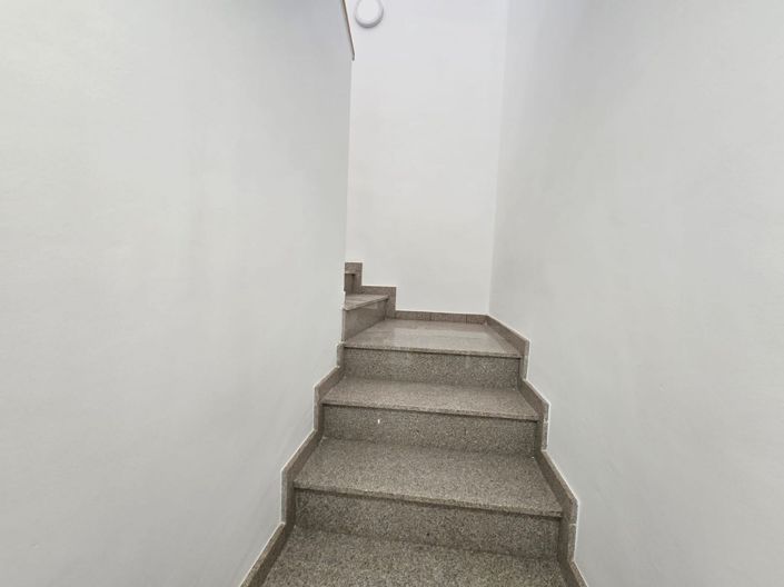 Image No.18-4 Bed Townhouse for sale