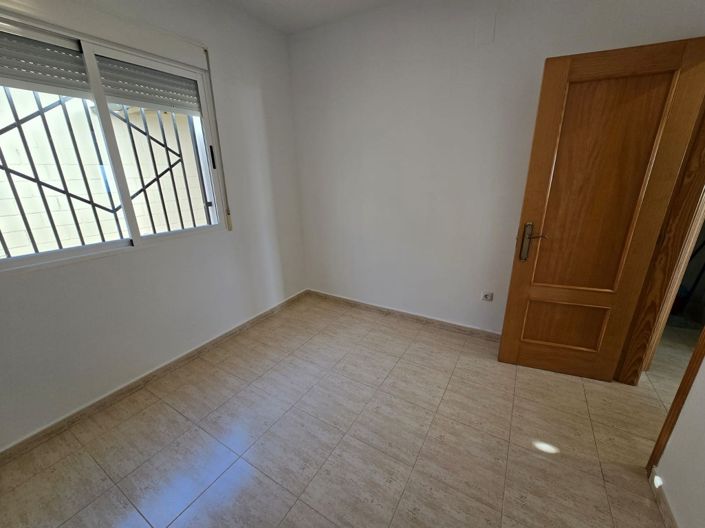 Image No.21-4 Bed Townhouse for sale