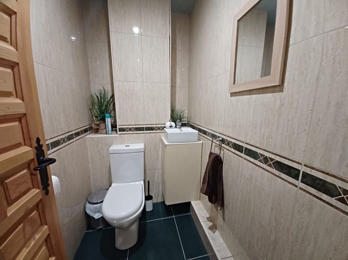 Image No.23-6 Bed Country House for sale