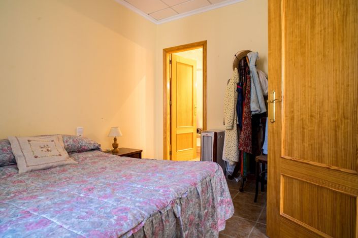 Image No.20-5 Bed Townhouse for sale