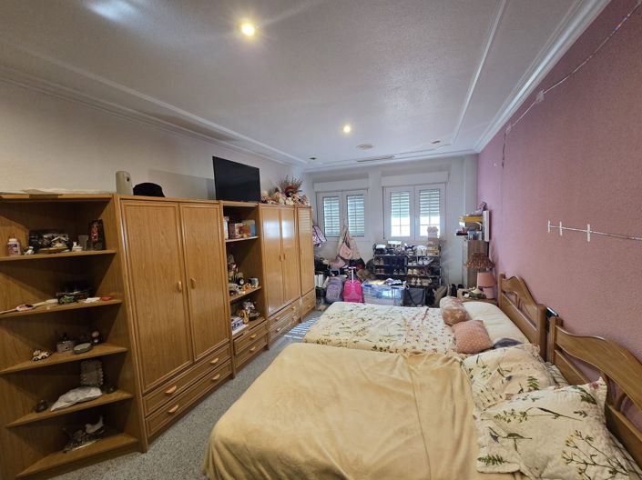 Image No.15-6 Bed Villa for sale