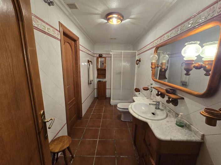 Image No.20-6 Bed Villa for sale