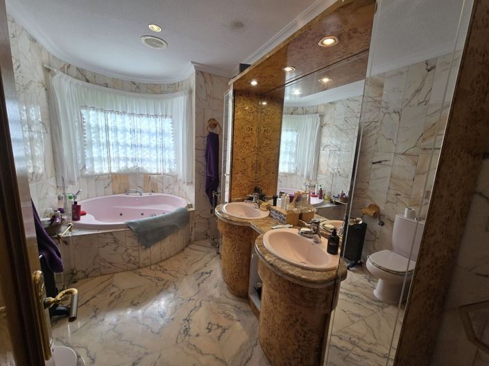 Image No.21-6 Bed Villa for sale