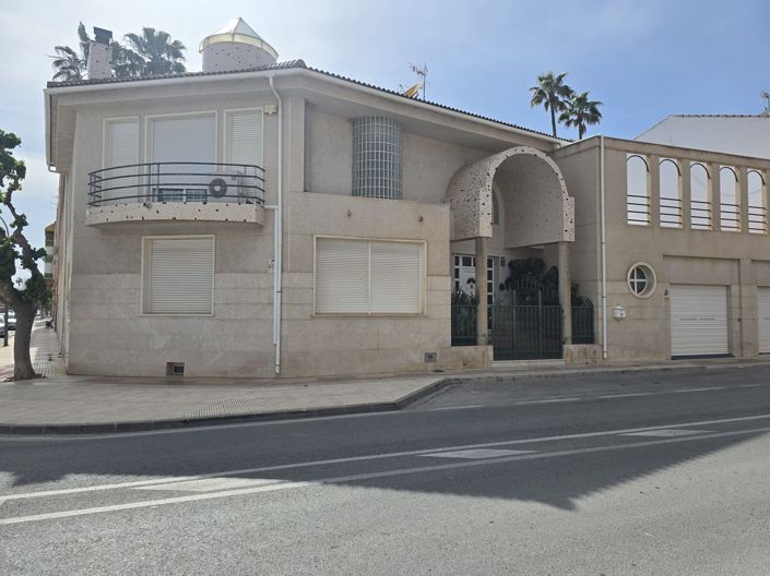 Image No.42-6 Bed Villa for sale